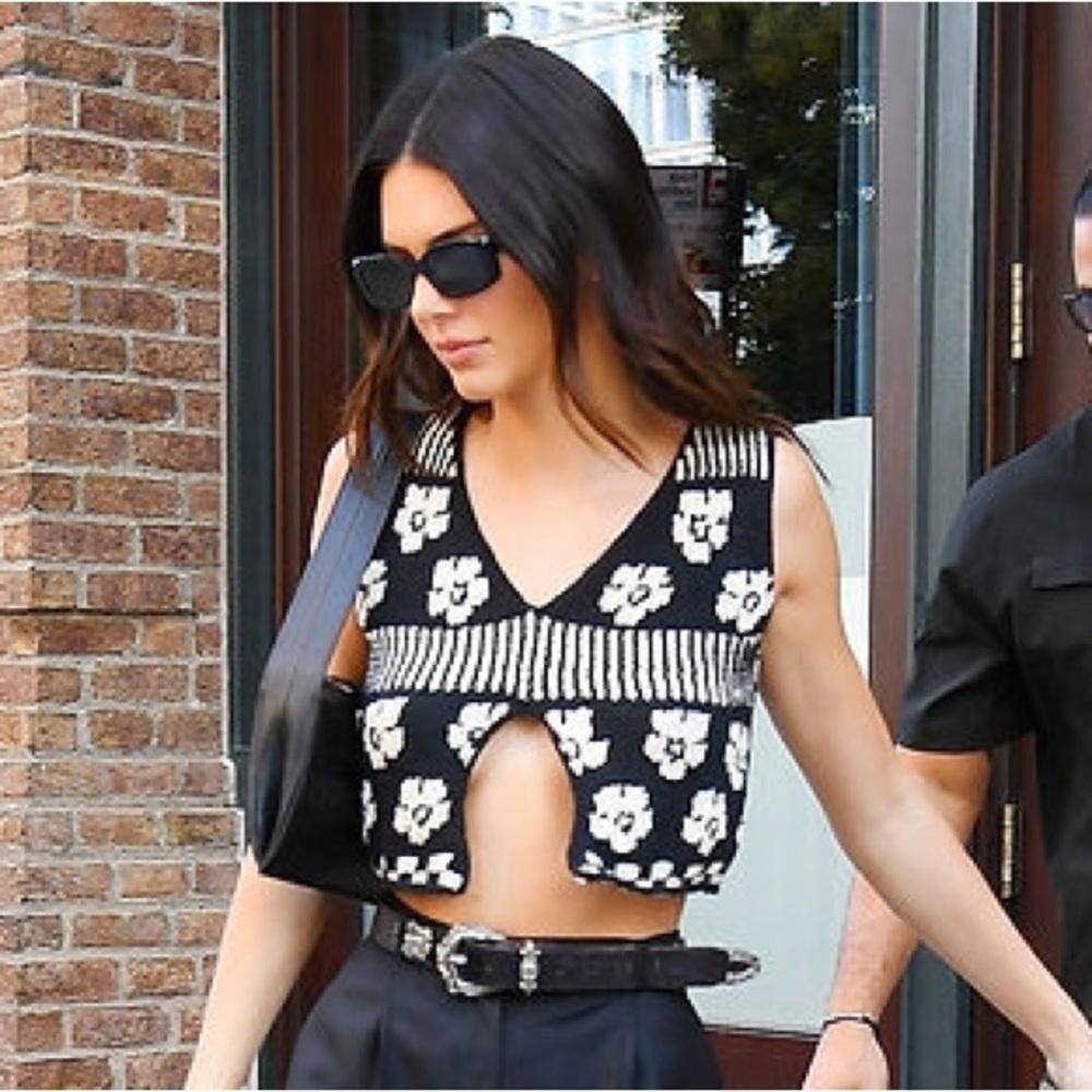 TACH Clothing Loreza Knit Top - SIZE L EUC